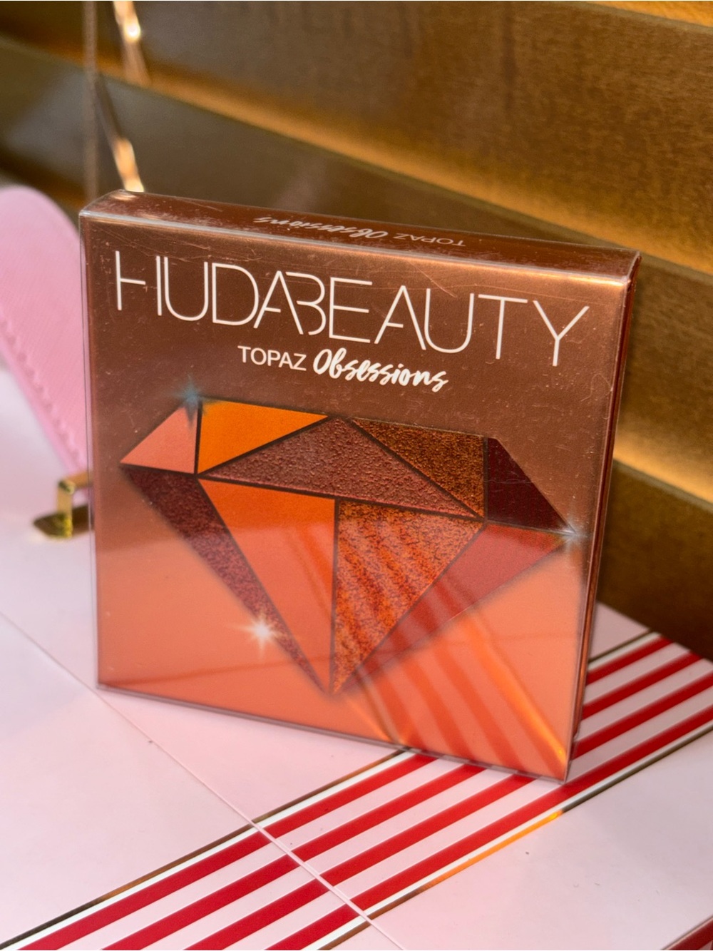 Huda Beauty Topaz Obsessions eyeshadow palette - Picture 4 of 4